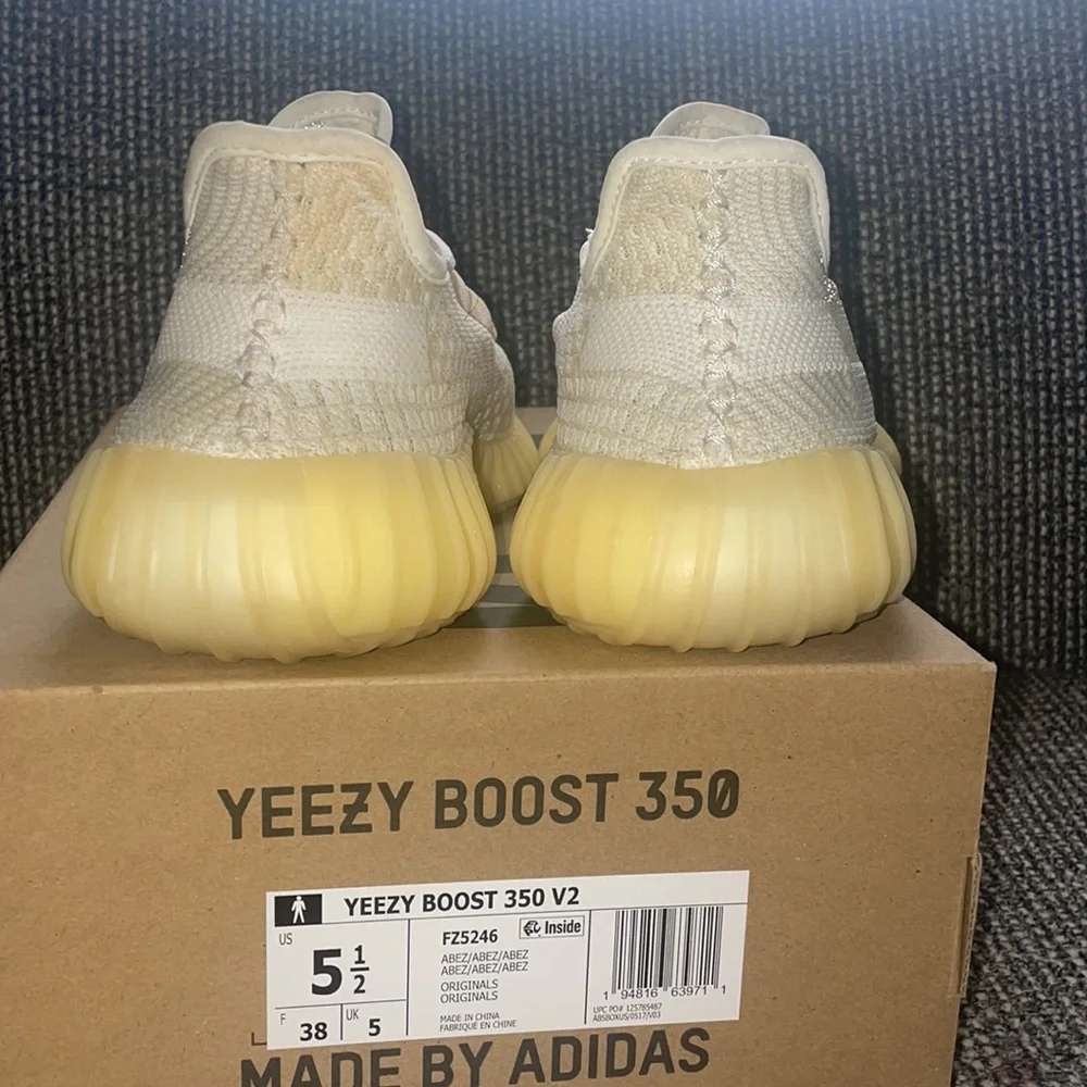 Yeezy Boost - Picture 4 of 4